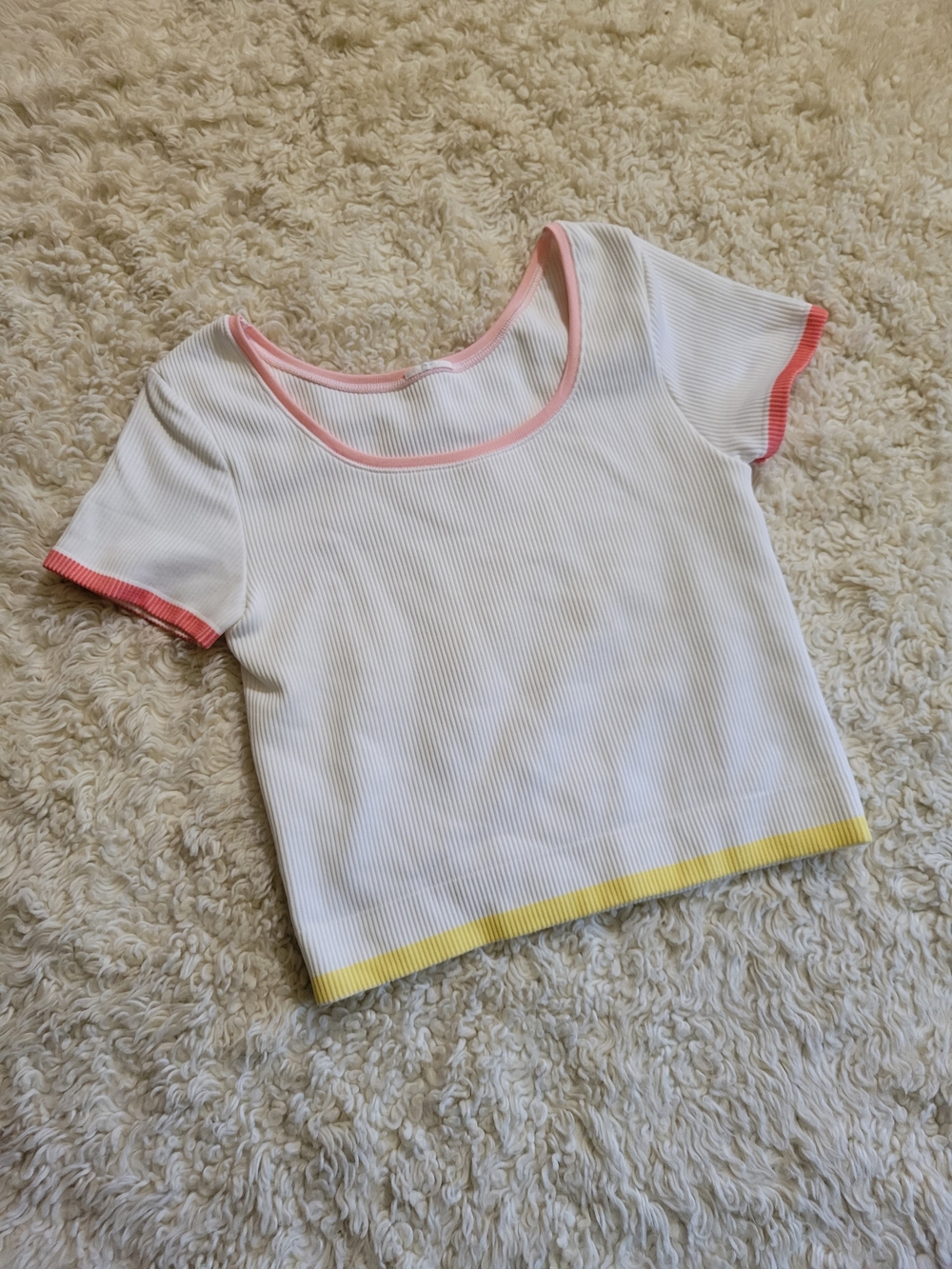 Athleta White Ribbed Crop Tee with Pink Trim and Yellow Hem | XS